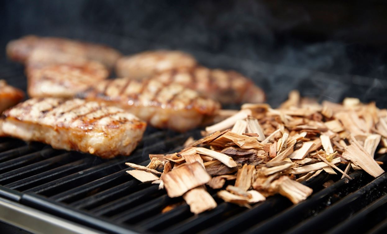 Xông khói trên bếp nướng BBQ Gas XBBQ Grill Vietnam