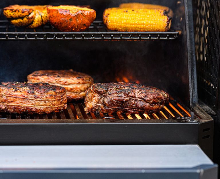 Masterbuilt Gravity Series 1050 Digital Charcoal Grill + Smoker XBBQ