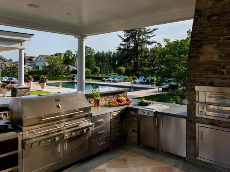 khu-nha-bep-ngay-gan-ho-boi