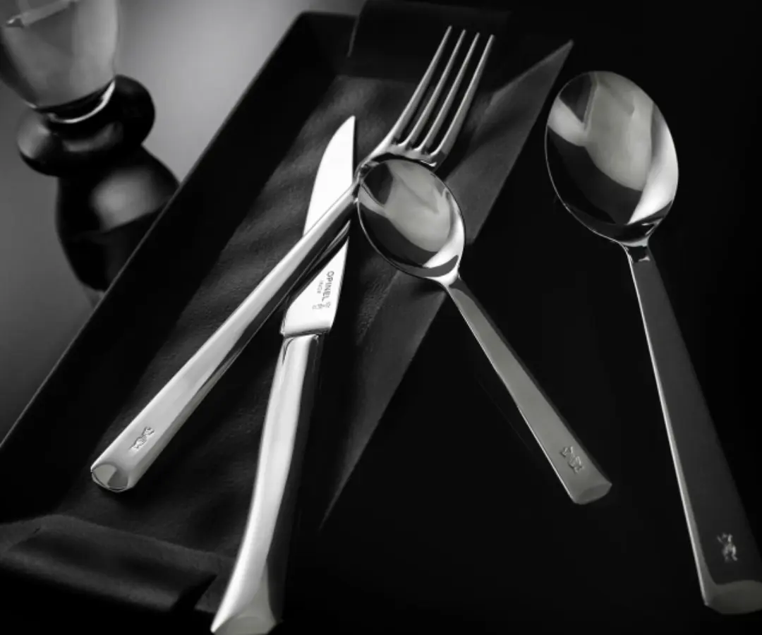 dao-an-steak-toan-bo-bang-thep