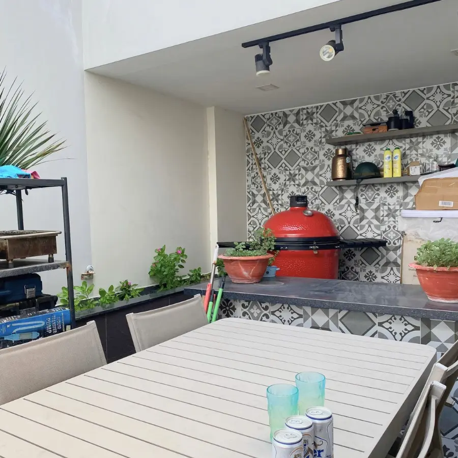 lo-nuong-gom-kamado-joe-cho-khong-gian-ban-an-ngoai-troi