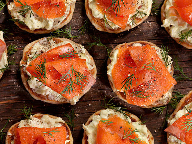 smoked-salmon-bread-cream-cheese