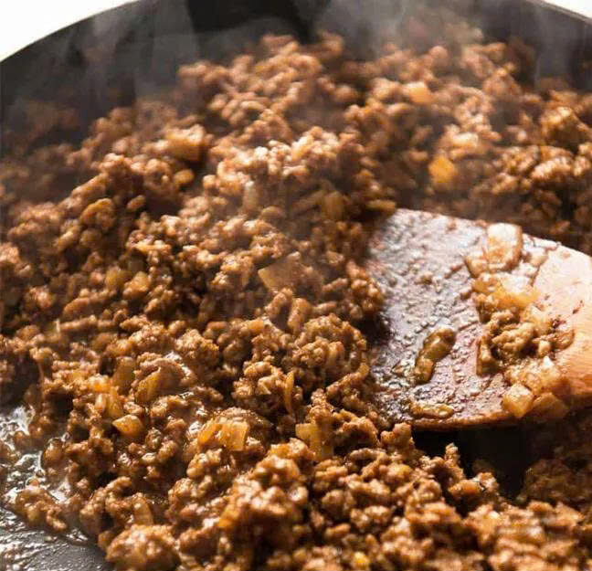 Chuẩn bị thịt bò làm nhân bánh burrito