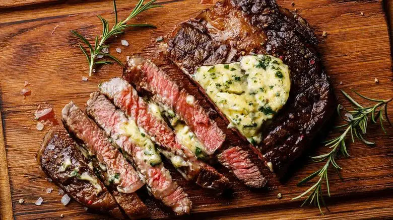 Beefsteak with garlic butter sauce