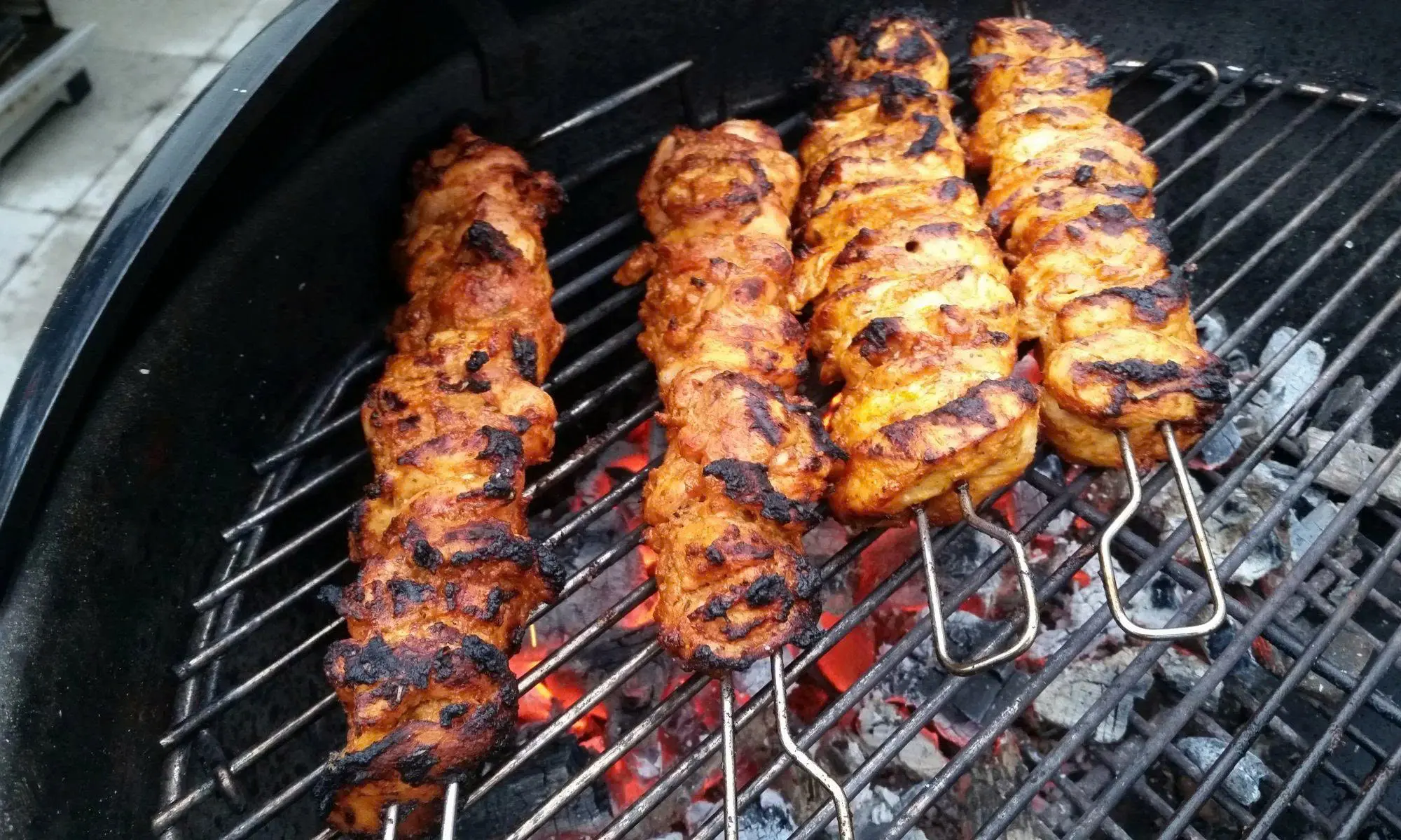 Nướng trực tiếp đặt thịt trên trực tiếp nguồn nhiệt