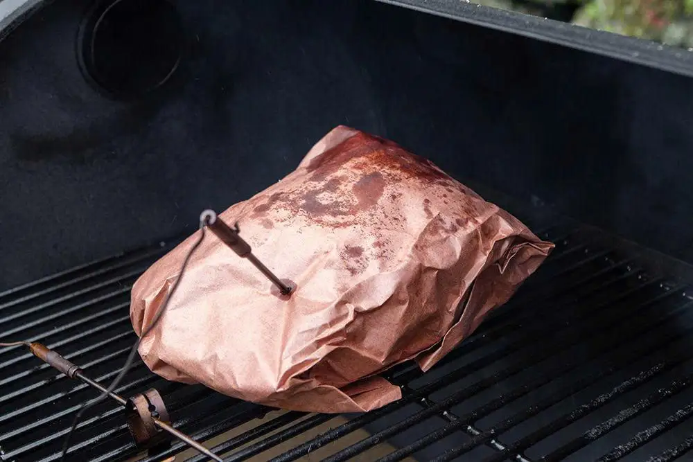 kiểm tra bằng nhiệt kế, nếu nhiệt độ lõi đạt chuẩn, lấy thịt ra và qua bước 5