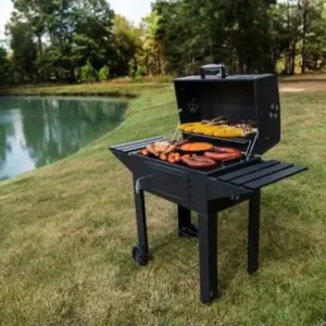 Bếp nướng than xông khói American Gourmet 615 đặt ở sân vườn-1